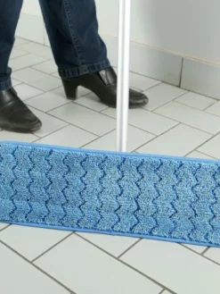 Globe Commercial Products Microfiber Flat Mop Wet Pads